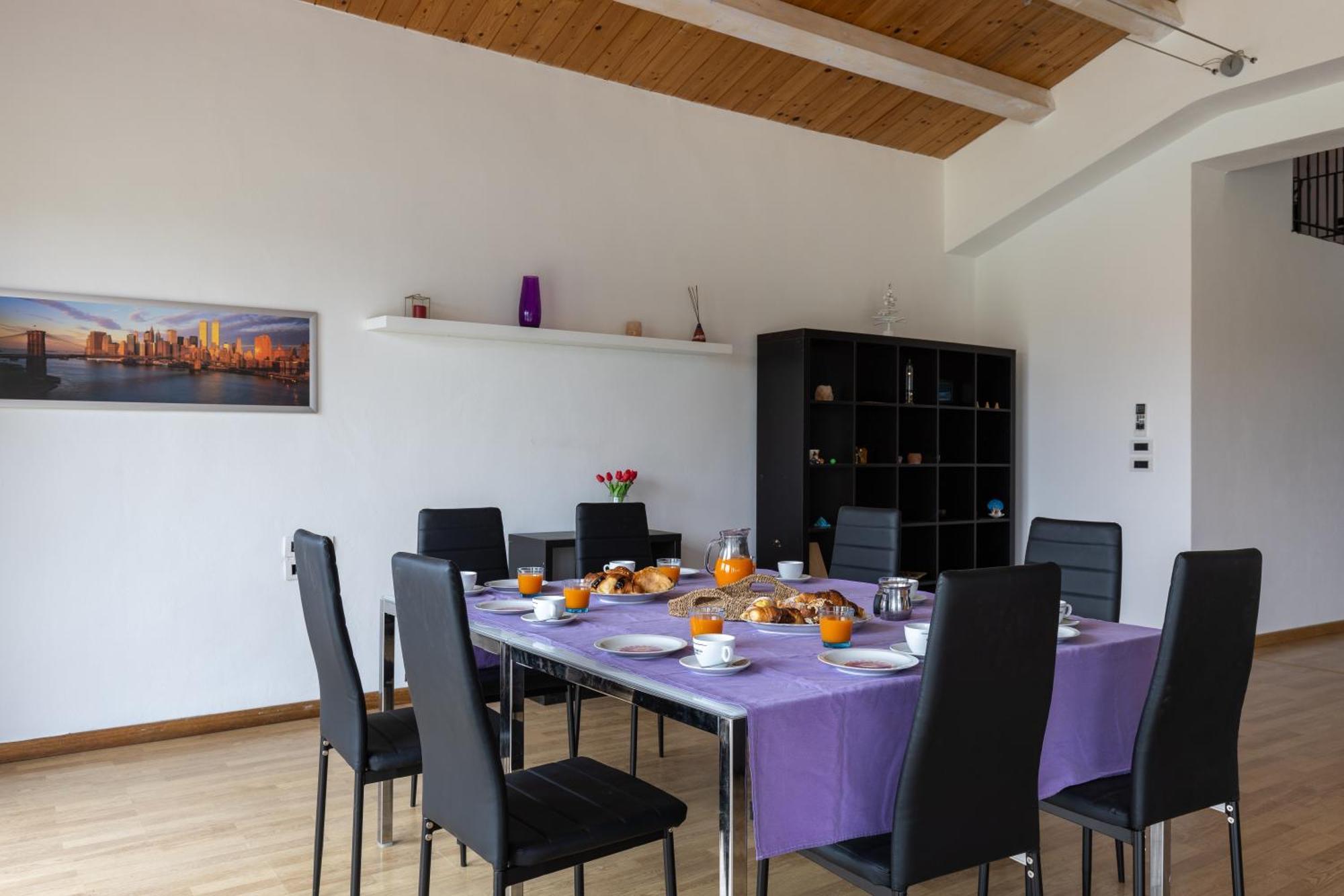 - In Collina Vista Mare Con Piscina Privata